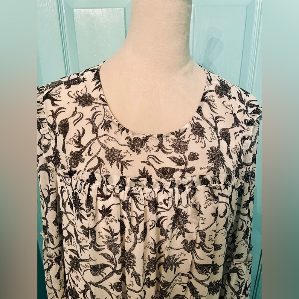 Kenzie Knee Length Bell Sleeve Chiffon Dress w/Built-in Cami Underlay. L. Flowey - Picture 3 of 8